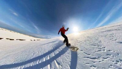 Trabzonlu Ali Bir, Sis Dağı'nda snowboard yaparak gözleri üzerine çekiyor.