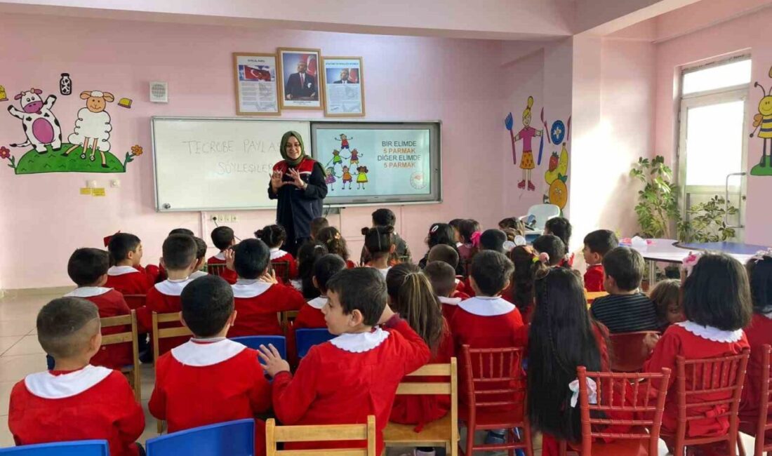 Kars'ta Digor ilçesindeki Dağpınar Anaokulu'nda ilkokul öğrencilerine gıda güvenilirliği ve