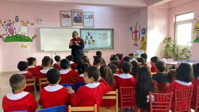 Kars'ta Digor ilçesindeki Dağpınar Anaokulu'nda ilkokul öğrencilerine gıda güvenilirliği ve