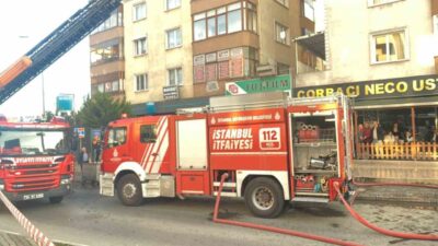 İstanbul Kartal'daki 6 katlı binanın çatı katında yangın çıkmasıyla itfaiye,
