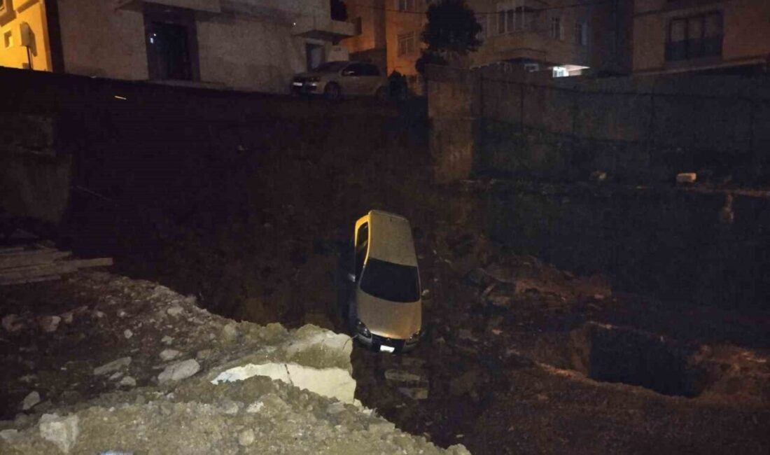 Kartal'da inşaat temeline toprak kayması sonucu otomobil düştü, can kaybı