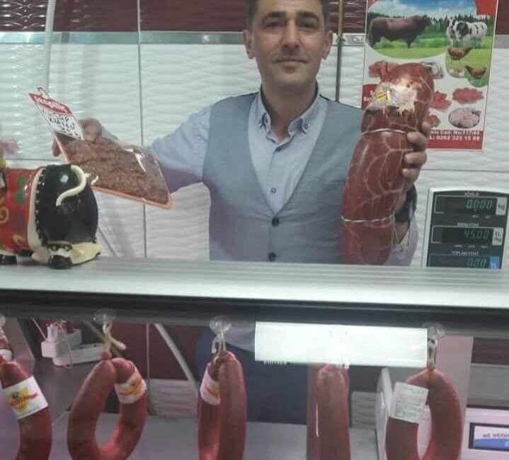 Kocaeli Kasaplar Odası Başkanı bıçaklanarak yaralandı
Polis, bıçaklama olayının şüphelisini arıyor
İş yeri kavgasında Kasaplar Odası Başkanı yaralandı Kocaeli Kasaplar Odası Başkanı
