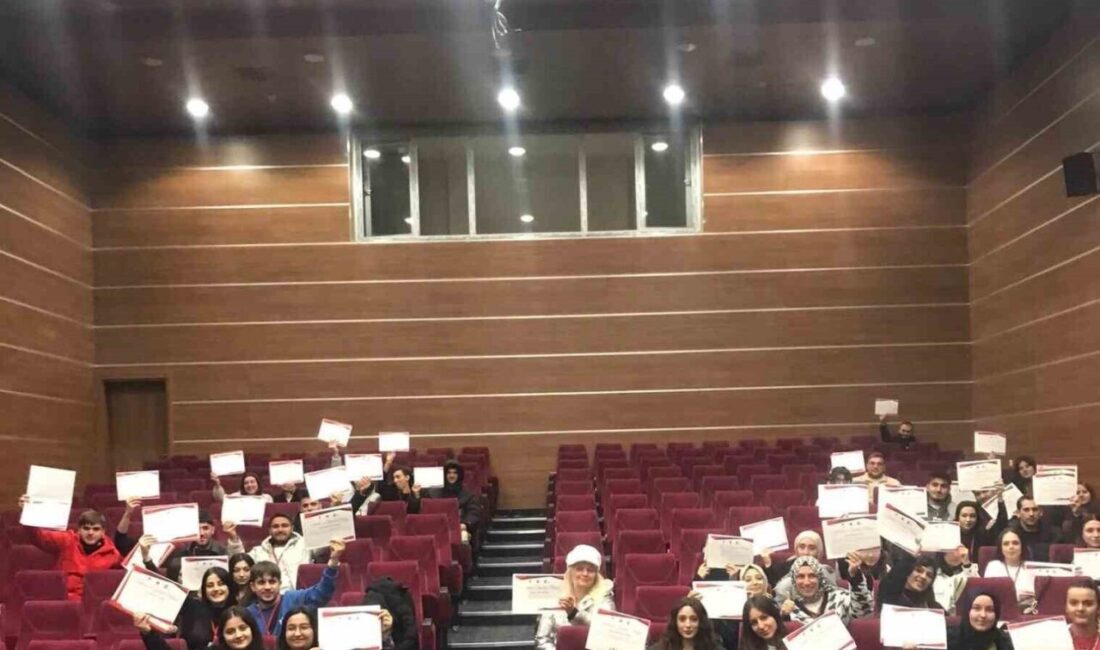Kastamonu Üniversitesi İletişim Fakültesi'nde "Dijital Medya Okuryazarlığı Eğitimi" düzenlendi. Program,