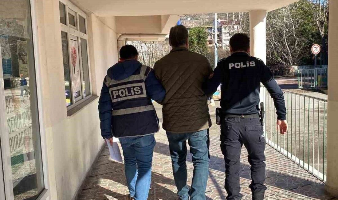 Kastamonu’da 9 yıl hapis cezası ile aranan şahıs yakalandı Cide, Kastamonu'da polis operasyonu