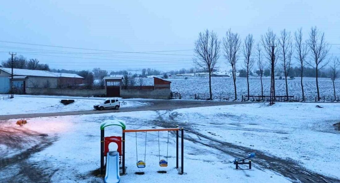 Kastamonu’nun yüksek kesimlerinde kar yağışı başladı Kastamonu'nun yüksek kesimleri beyaza