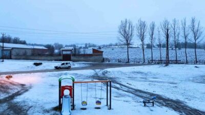 Kastamonu'nun yüksek kesimleri beyaza bürünerek kar yağışıyla kaplandı. Meteoroloji uyarısının