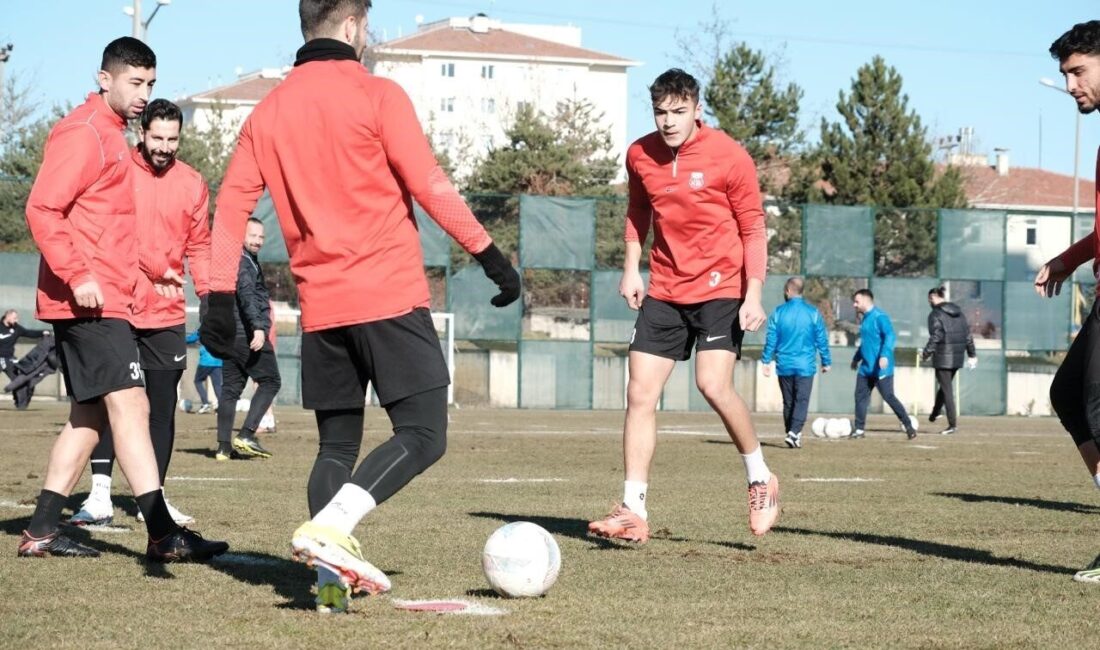 Kastamonuspor Kulübü Başkanı Cengiz Aygün, Kastamonu Belediye Başkanı Hasan Baltacı'dan