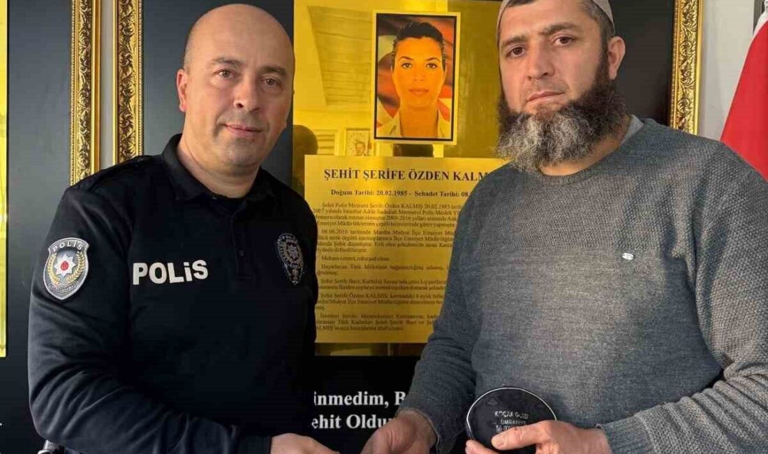 Kastamonu'da kaybolan cüzdan, içindeki banka fişi sayesinde sahibine ulaştı. Polis