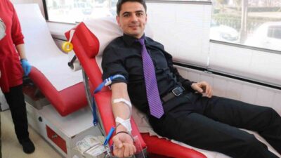 Taşova Kaymakamı Salih Kartal, Türk Kızılay'ın düzenlediği kan bağışı kampanyasına