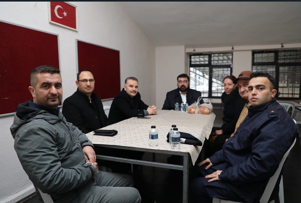 Kaymakam Odabaş, şehit Ali Çakır’ın hayır yemeğine katıldı Edremit Kaymakamı Ahmet Odabaş,