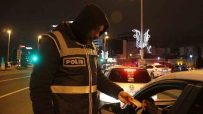 Kayseri’de emniyet ekipleri tarafından yılbaşı akşamında düzenlenen uygulamalarda 15 bin