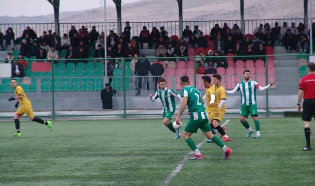 Kayseri Şekerspor, Kocasinan Şimşekspor'u 3-2 mağlup ederek zirveye bir adım