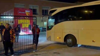 Kayserispor taraftarları, Sivasspor mağlubiyetini protesto etmek için futbolcuları tesislerde ziyaret
