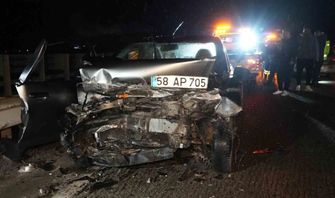 Kırıkkale'de yağışın etkisiyle meydana gelen kazada 3 araç karıştı, 10
