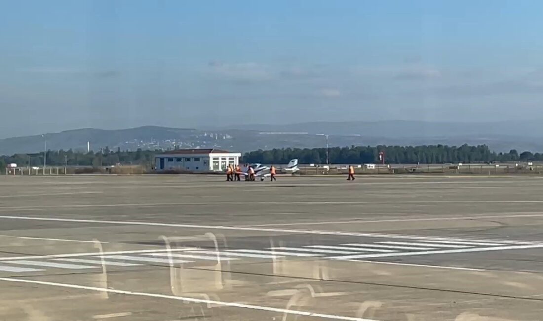 Yenişehir Havalimanı'nda kaza geçiren FENIX Uçuş Okulu'na ait uçağın enkazı,