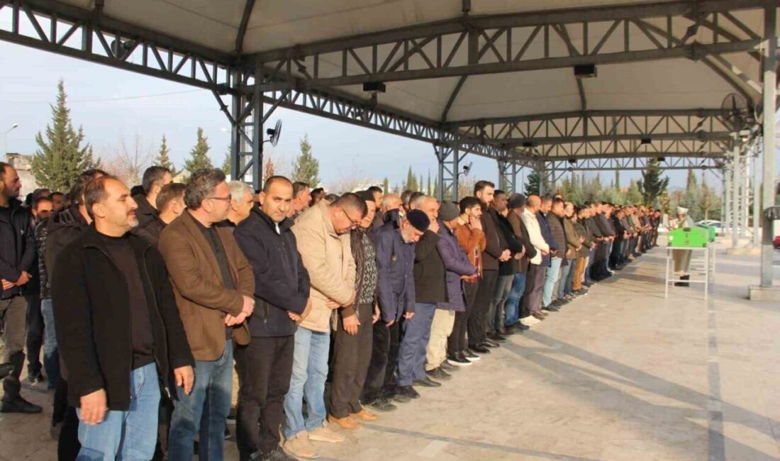 Kazada hayatını kaybeden öğretmen son yolculuğuna uğurlandı Adıyaman Lisesi'nde görev yapan