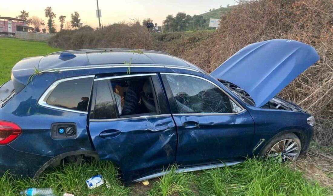 Aydın’ın Efeler ilçesinde tarlaya uçan otomobildeki 3 kişi yaralandı. Aydın-Muğla