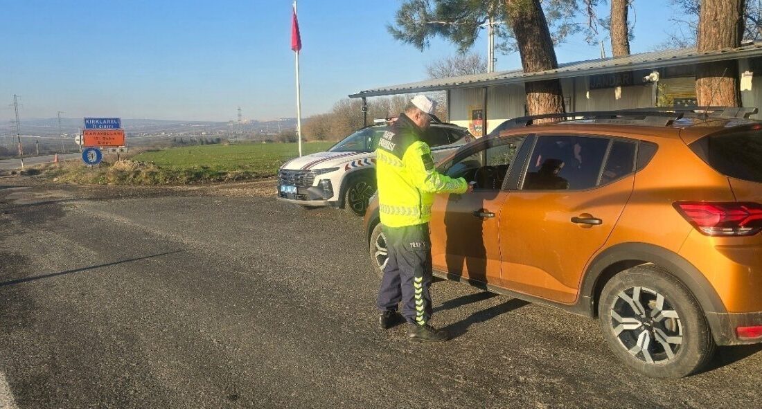 Kırklareli’nde İl Jandarma Komutanlığı ekipleri tarafından yapılan trafik denetimlerinde 23