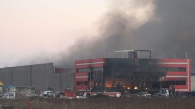 Kırklareli’nin Lüleburgaz ilçesine bağlı Büyükkarıştıran beldesinde bir oyuncak fabrikasında çıkan