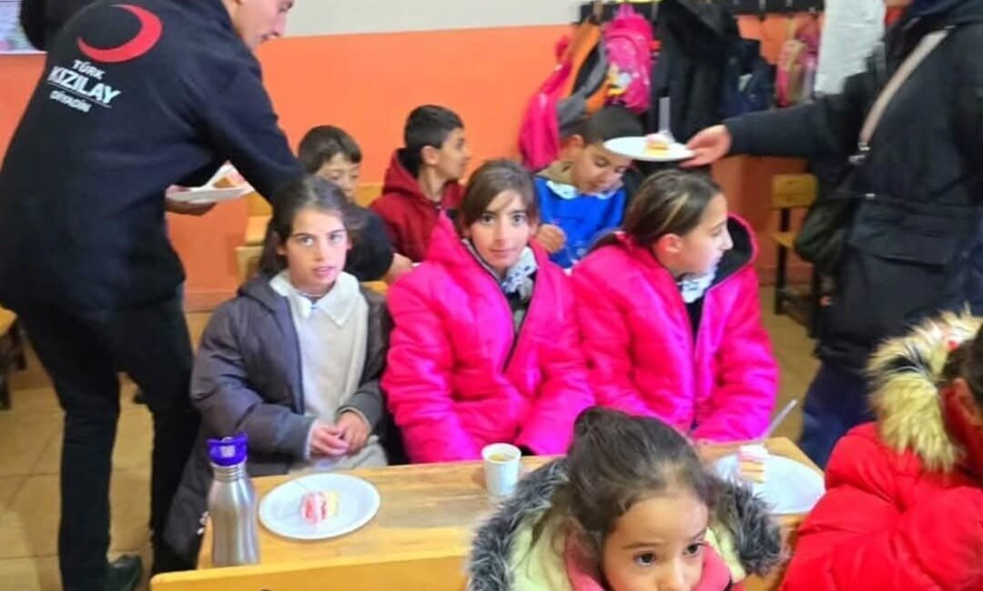 Kızılay’dan miniklere sürpriz ziyaret Türk Kızılayı Diyadin Şubesi,