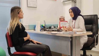 Kızılcahamam Devlet Hastanesi'nde ebe polikliniği açıldı. Ebeler, hastalara doğuma ve