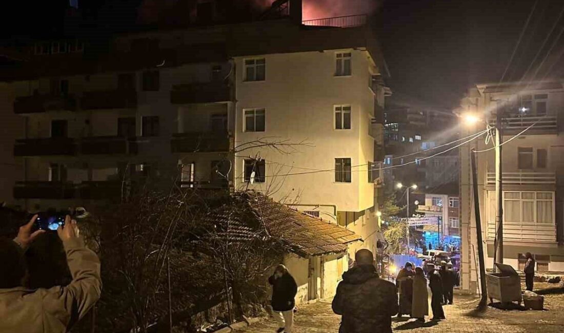Kızılcahamam’da pansiyonun çatı katında yangın çıktı Kızılcahamam'daki pansiyon çatısında çıkan