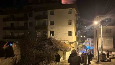 Kızılcahamam'daki pansiyon çatısında çıkan yangın kısa sürede söndürüldü. İtfaiye ve
