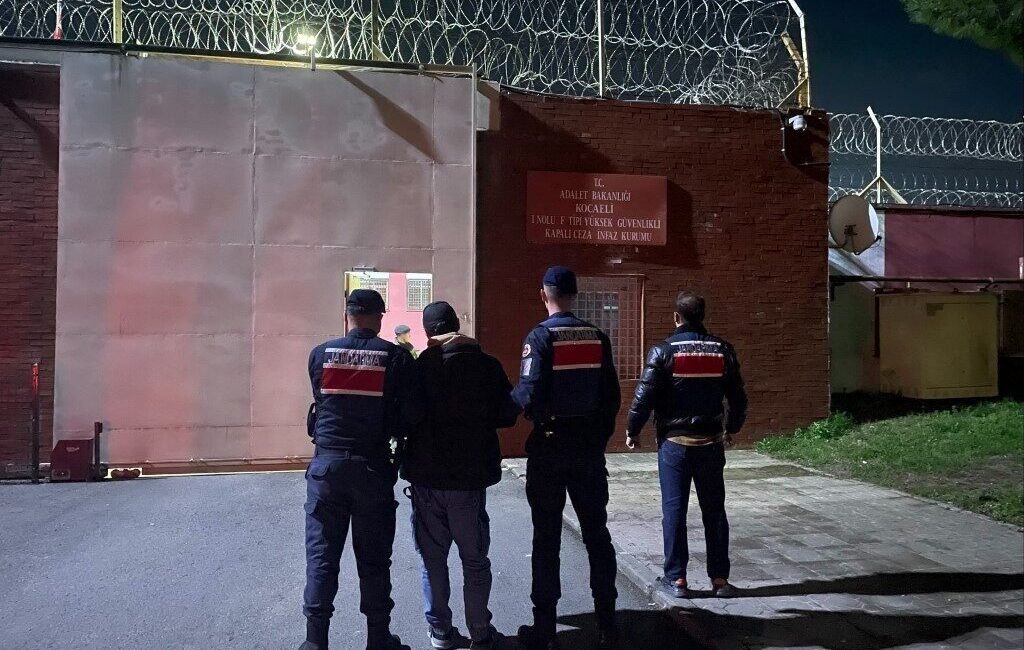 Kocaeli’de terör örgütü DEAŞ operasyonu: 3 gözaltı Kocaeli ve İstanbul'da eş