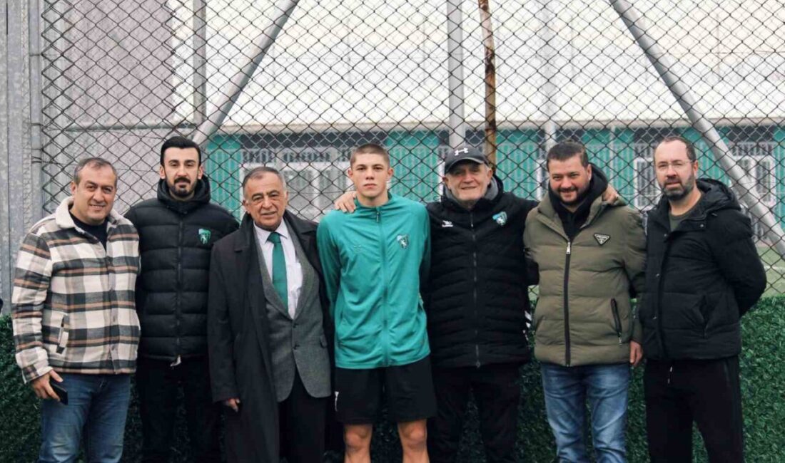 Kocaelispor, Trendyol 1. Lig'de lider konumunda. Kaleci Batuhan Şen'in ardından