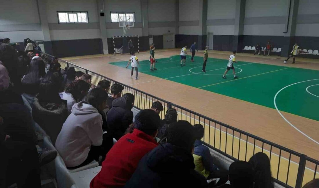 Koçarlı İlçesi'nde düzenlenen Futsal turnuvası ile Koçarlı Spor Salonu resmen