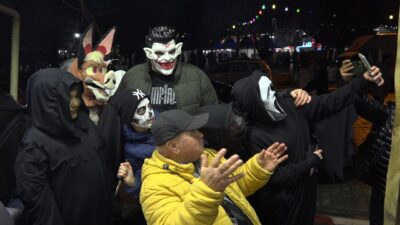 Kırklareli'nin Babaeski ilçesinde Balkan geleneği "Koleda" coşkuyla kutlandı. Gecede korkunç