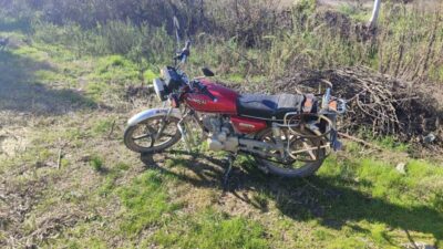 Aydın'ın Karpuzlu ilçesinde unutulan motosikleti çalan şüpheliler, Milas'ta yakalandı. Toplam