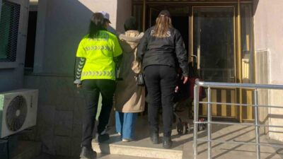 Samsun'da hırsızlık suçundan aranan N.G. isimli kadın, polis tarafından yakalanarak