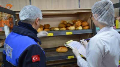 Konyaaltı Belediyesi Zabıta Müdürlüğü, marketlerde yapılan gıda denetimlerinde tarihi geçmiş