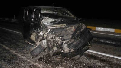 Konya, Beyşehir'de Koreli turistleri taşıyan minibüs ile otomobilin kavşakta çarpışması