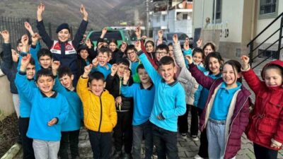 Aydın'ın Köşk ilçesinde jandarma ekipleri Kıran İlkokulu öğrencileriyle çevre bilinci