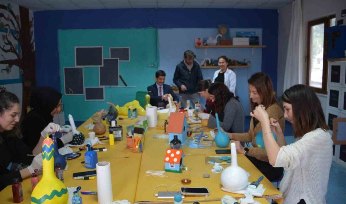Muğla'nın Köyceğiz ilçesinde veli buluşmaları çerçevesinde İmam Hatip Ortaokulu'nda su
