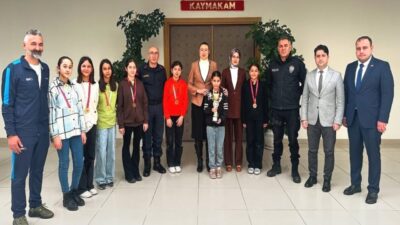 Aydın'da düzenlenen kros yarışlarında Köşk 100. Yıl Atatürk Ortaokulu birinciliği