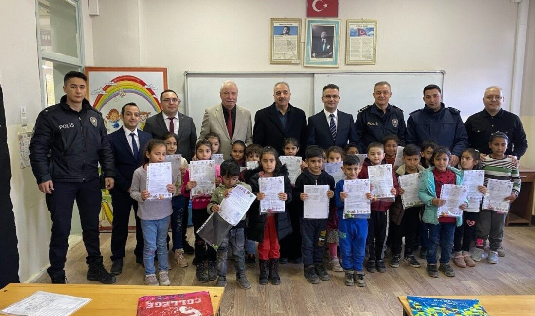 Kulu ilçesindeki Yavuz Selim İlkokulu'nda düzenlenen karne dağıtım törenine 7