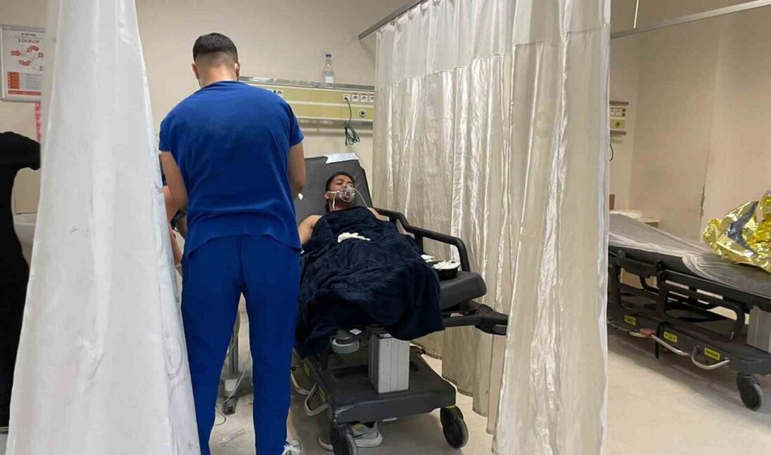 Kuşadası açıklarında batma tehlikesi geçiren bottan denize düşen 4 düzensiz