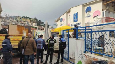 Kuşadası Belediyesi, Balıkçılar Kahvesi'ni yenileme çalışmalarına başladı. Belediye Başkanı Ömer