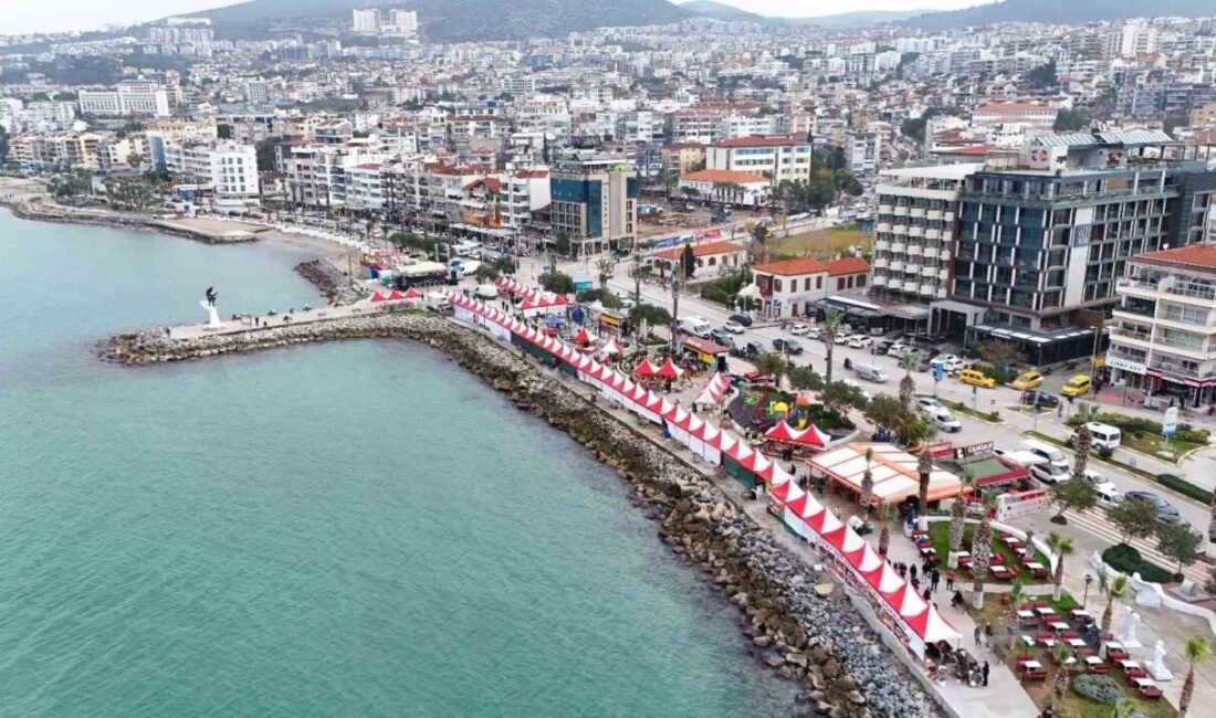Kuşadası'nda düzenlenen Karadeniz Günleri Hamsi Festivali'nde eğlenceli anlar yaşandı. Festivalde