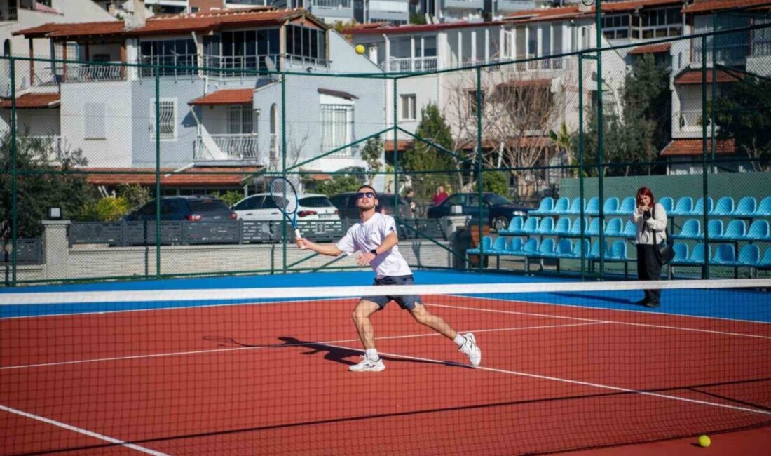 Kuşadası Belediyesi'nin hayata geçirdiği Kuşadası Tenis Kulübü, 5 kortu ve