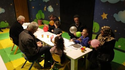 Kütahya Belediyesi, aile bağlarını güçlendirmek amacıyla "Dede-Torun" etkinliği düzenledi. Pedagoglar