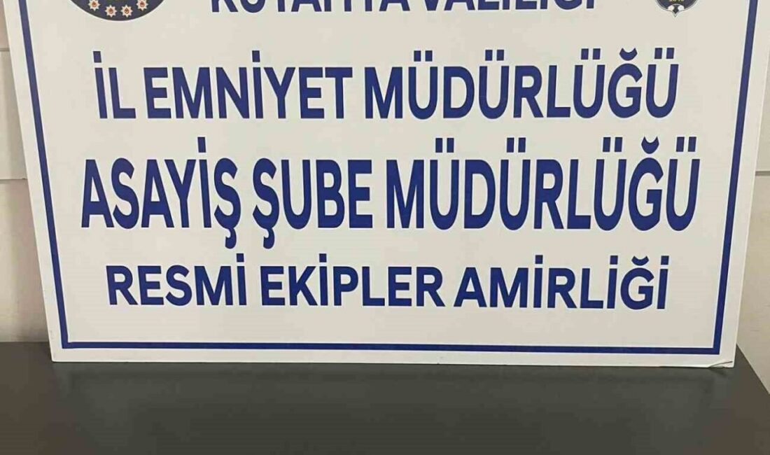 Kütahya’da cezaevi firarisi yakalandı, üzerinde ruhsatsız tabanca ele geçirildi Kütahya'da cezaevi firarisi Kamil