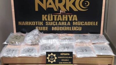 Kütahya'da 2 araçta 5 kilo 780 gram esrar ele geçirildi,