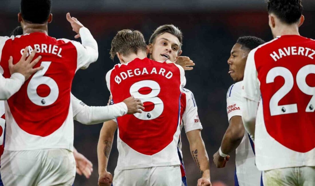 Arsenal, Kuzey Londra derbisinde geriye düştüğü maçta Tottenham'ı 2-1 mağlup