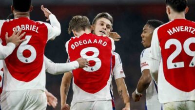 Arsenal, Kuzey Londra derbisinde geriye düştüğü maçta Tottenham'ı 2-1 mağlup