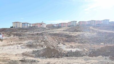 Gaziantep Büyükşehir Belediye Başkanı Fatma Şahin, Kuzeyşehir'de incelemelerde bulunarak, Türkiye'nin