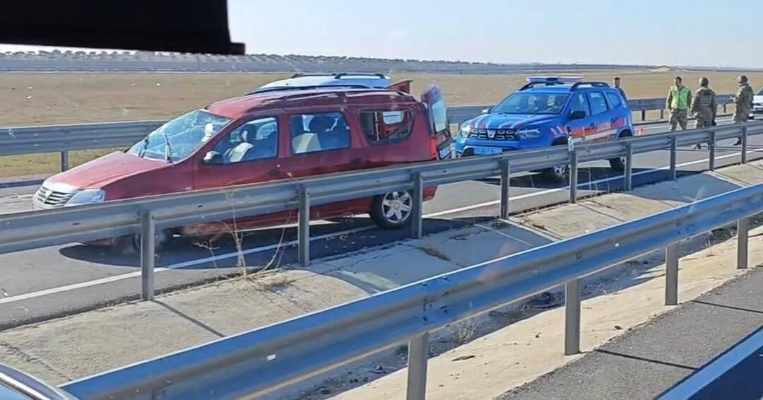 Lastiği patlayan araç bariyerlere çarptı: 1 yaralı Mardin'in Nusaybin ilçesinde meydana